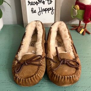 UGG Chestnut Suede Moccasin Slippers SZ 6 box 122